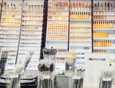 50至100萬(wàn)元美容創(chuàng)業(yè)加盟品牌 找50至100萬(wàn)元美容好項(xiàng)目上中國(guó)加盟網(wǎng)